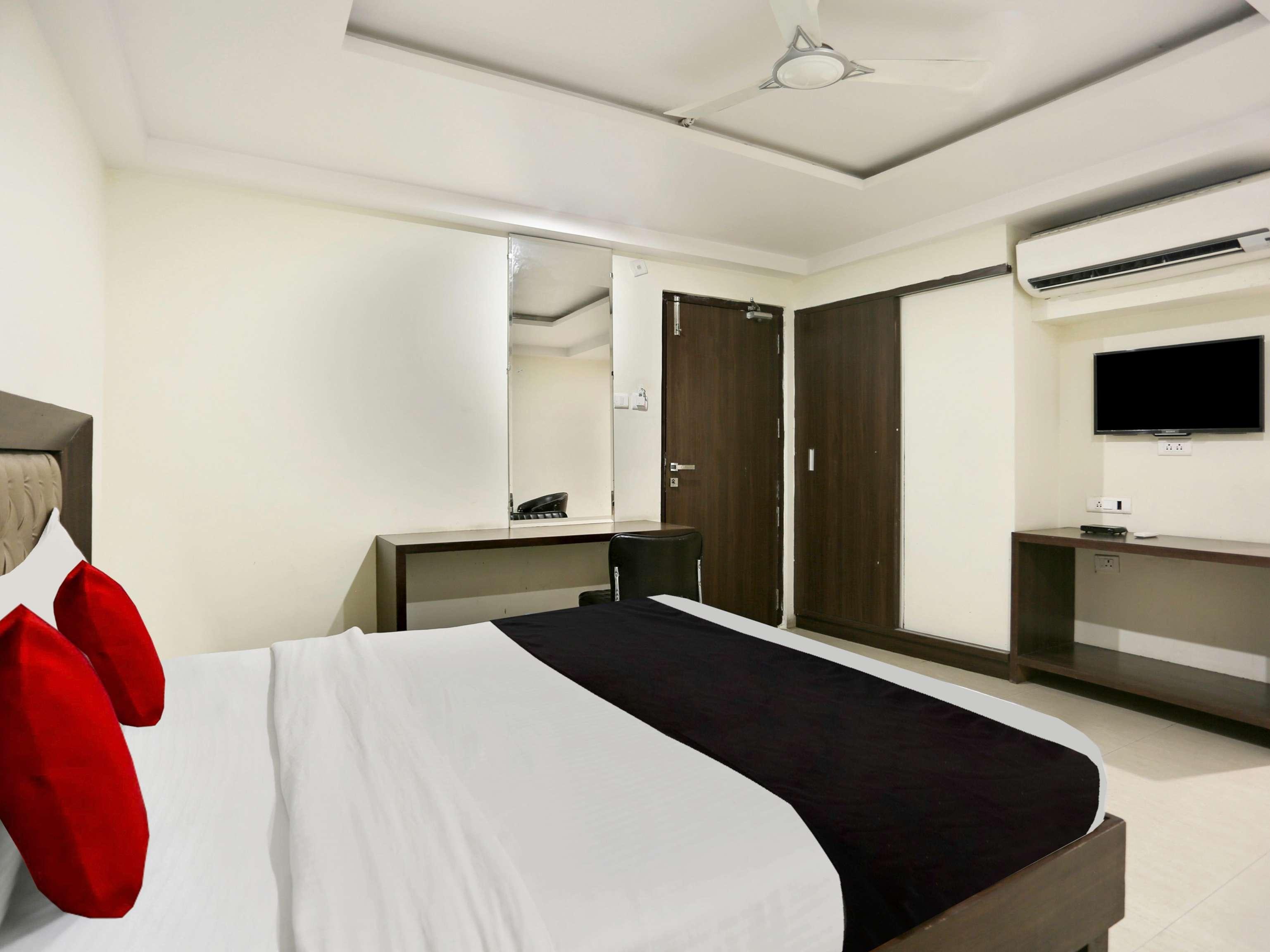 Townhouse Halcyon Deccan Inn Near Shilparamam Kondapur  Luaran gambar