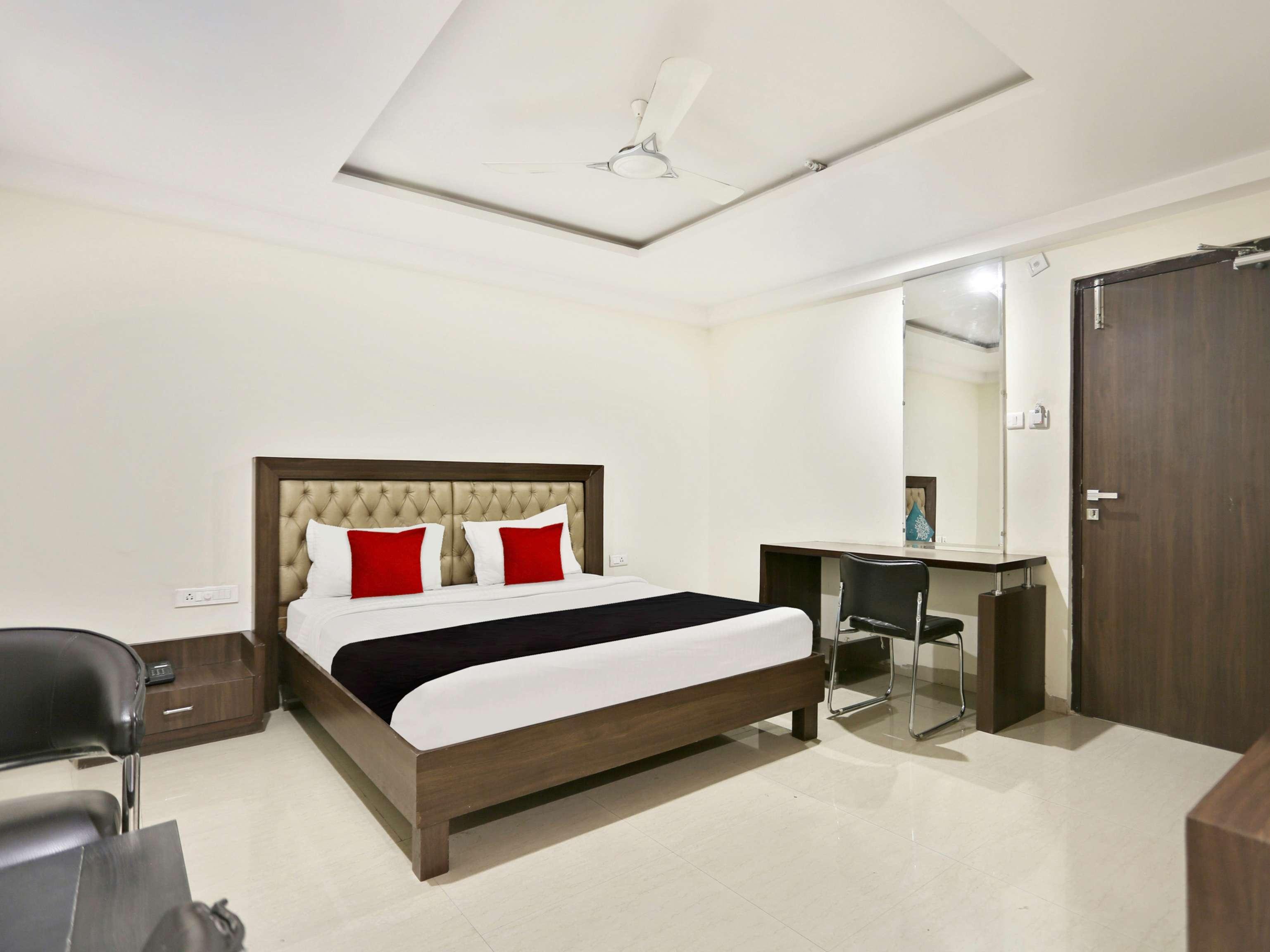 Townhouse Halcyon Deccan Inn Near Shilparamam Kondapur  Luaran gambar
