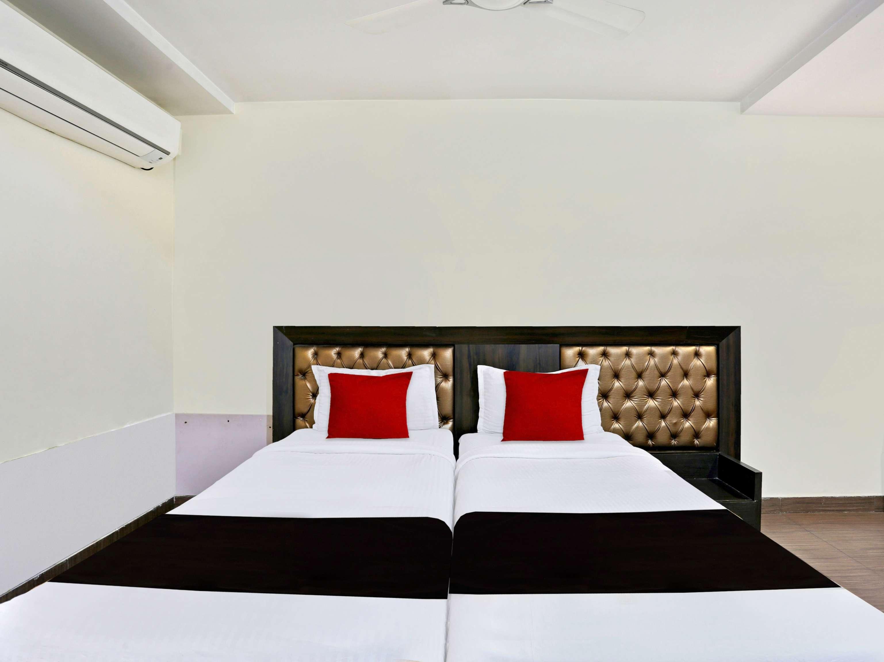 Townhouse Halcyon Deccan Inn Near Shilparamam Kondapur  Luaran gambar