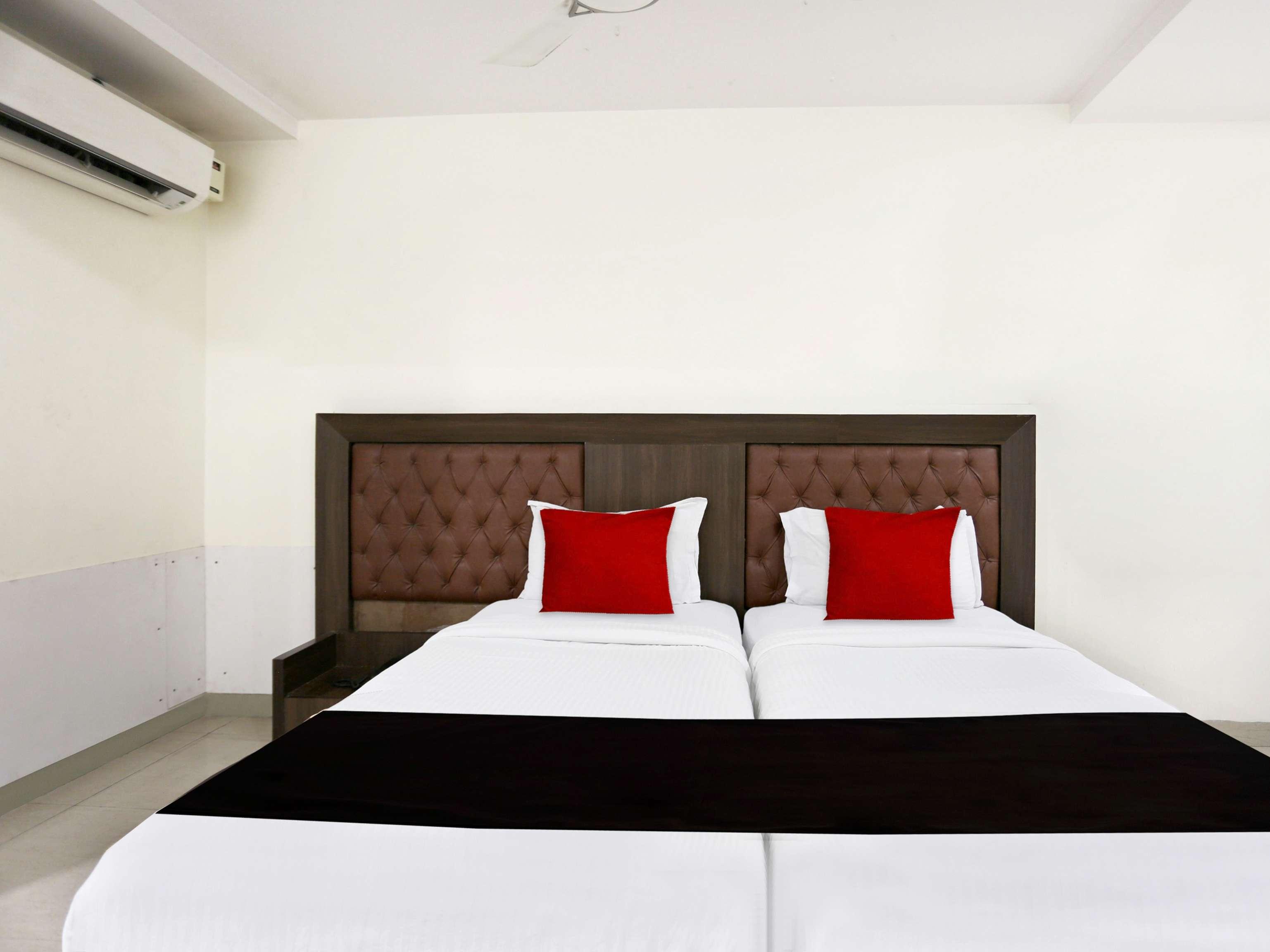 Townhouse Halcyon Deccan Inn Near Shilparamam Kondapur  Luaran gambar