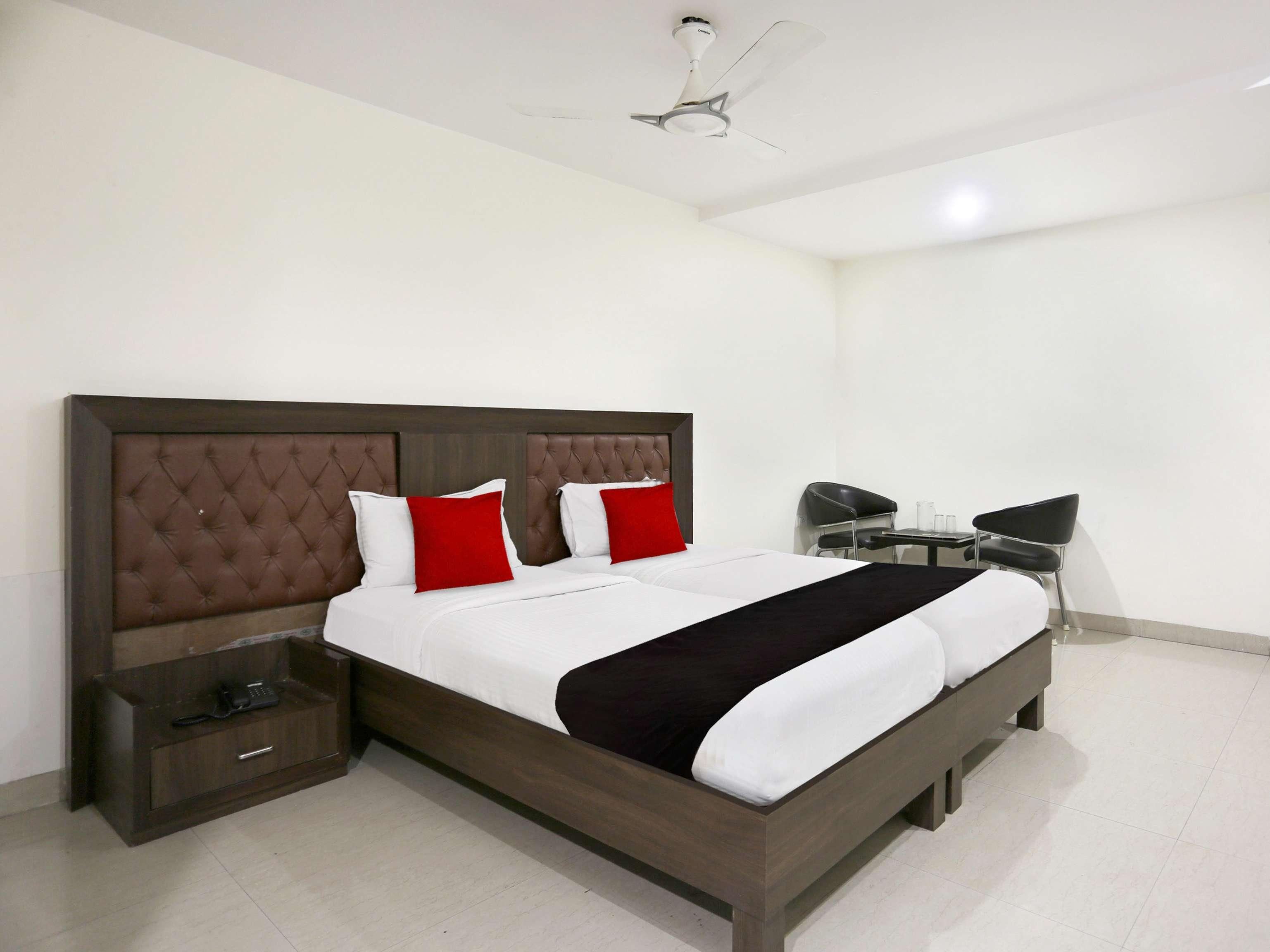 Townhouse Halcyon Deccan Inn Near Shilparamam Kondapur  Luaran gambar