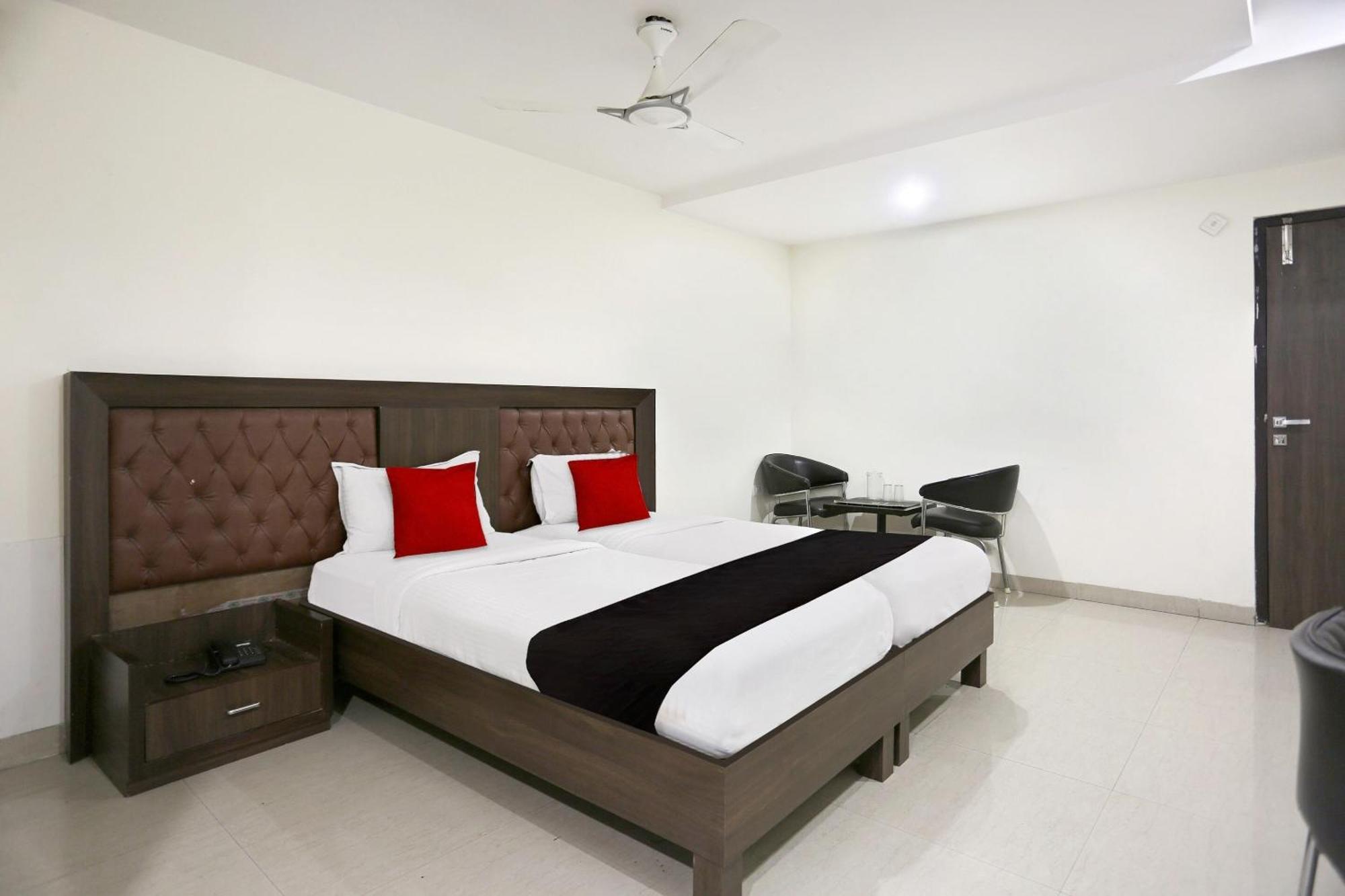Townhouse Halcyon Deccan Inn Near Shilparamam Kondapur  Luaran gambar