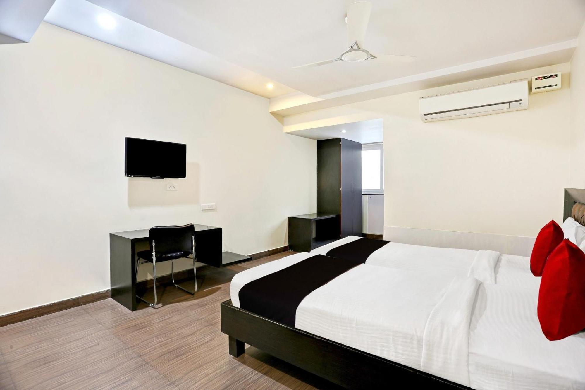 Townhouse Halcyon Deccan Inn Near Shilparamam Kondapur  Luaran gambar