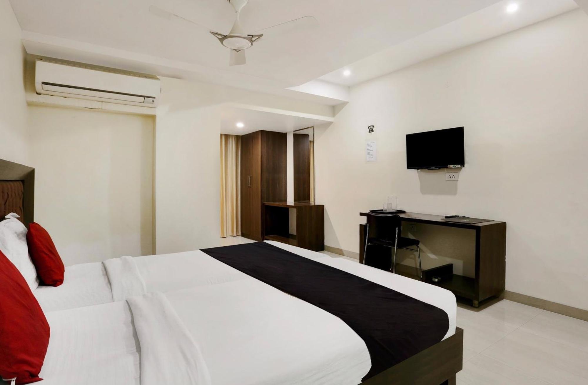 Townhouse Halcyon Deccan Inn Near Shilparamam Kondapur  Luaran gambar