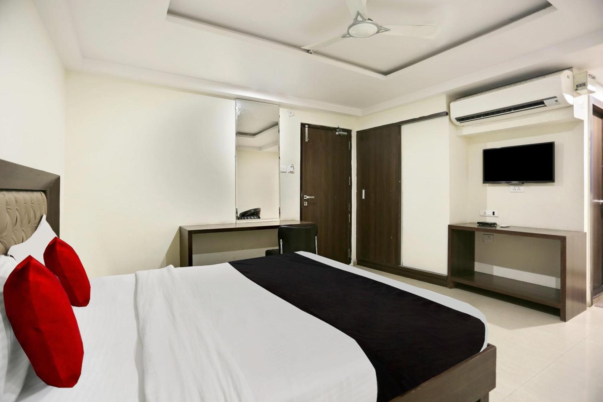 Townhouse Halcyon Deccan Inn Near Shilparamam Kondapur  Luaran gambar