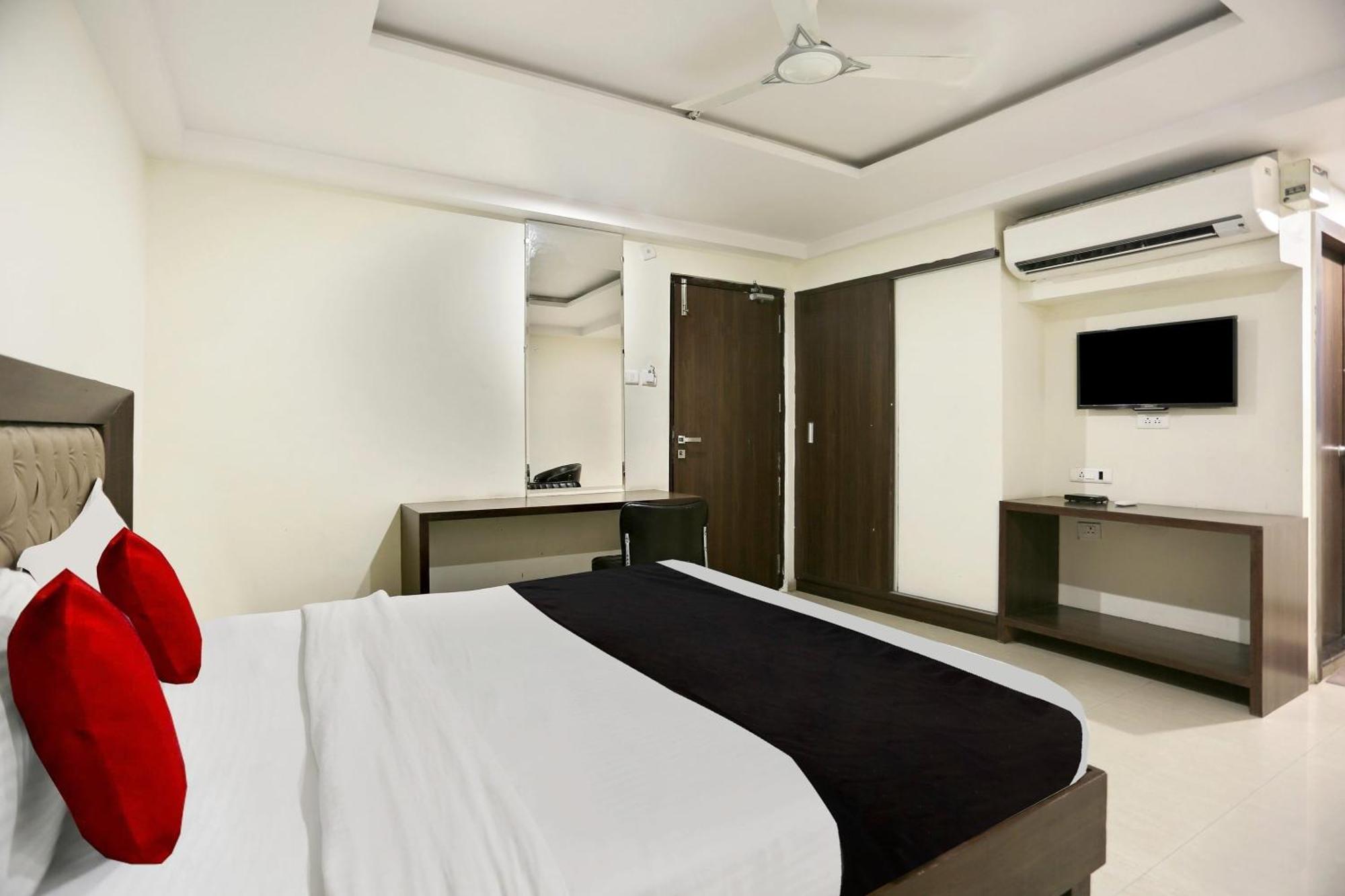 Townhouse Halcyon Deccan Inn Near Shilparamam Kondapur  Luaran gambar