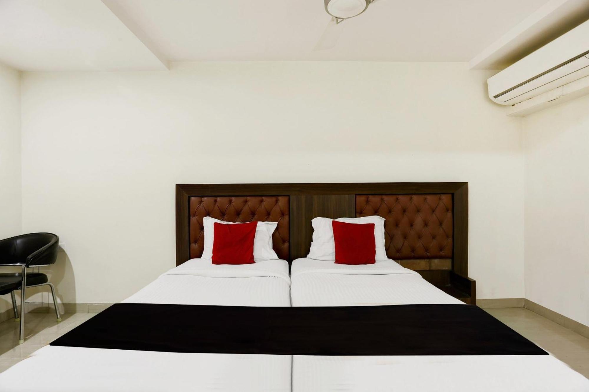 Townhouse Halcyon Deccan Inn Near Shilparamam Kondapur  Luaran gambar