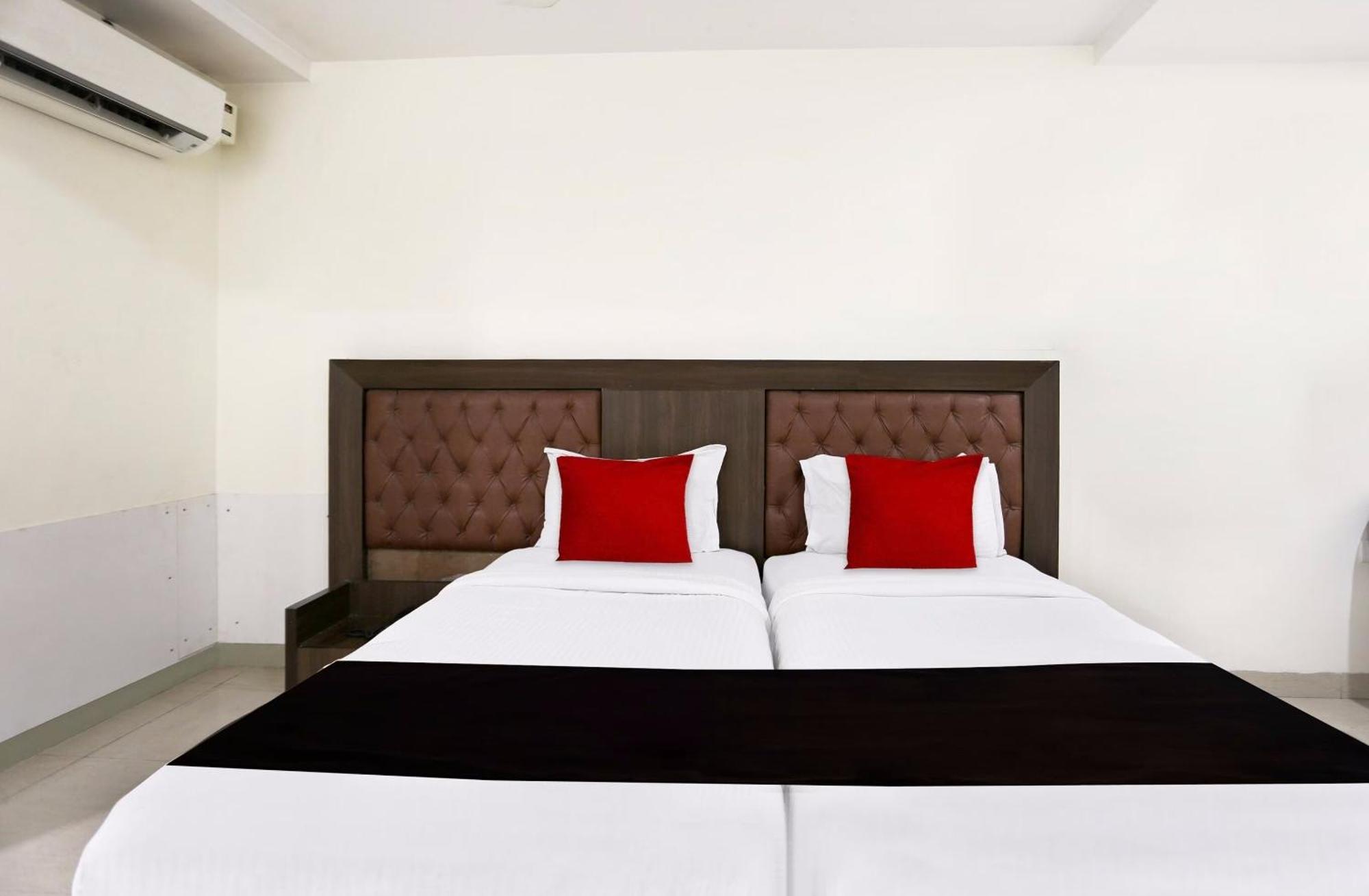 Townhouse Halcyon Deccan Inn Near Shilparamam Kondapur  Luaran gambar