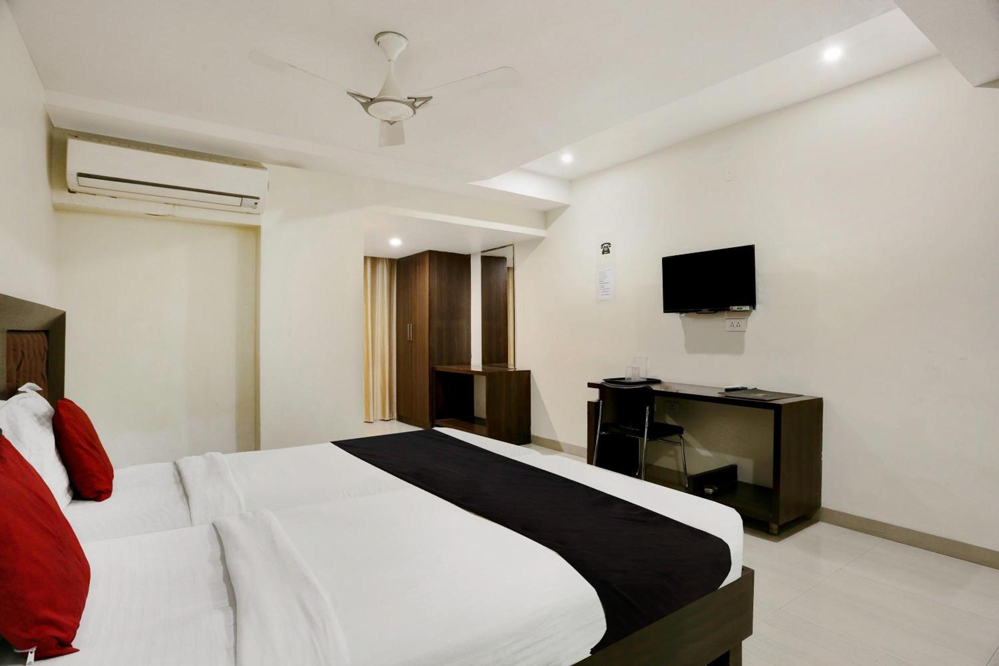 Townhouse Halcyon Deccan Inn Near Shilparamam Kondapur  Luaran gambar
