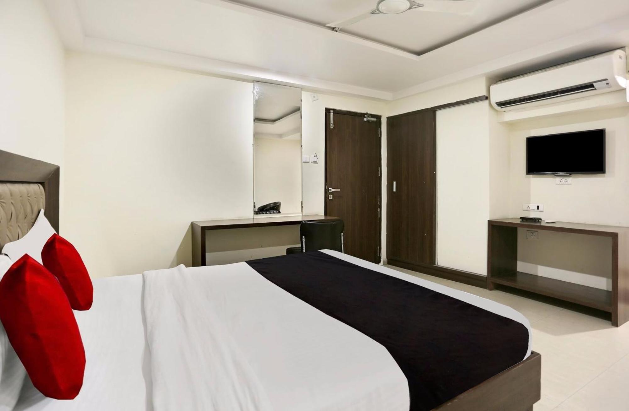 Townhouse Halcyon Deccan Inn Near Shilparamam Kondapur  Luaran gambar