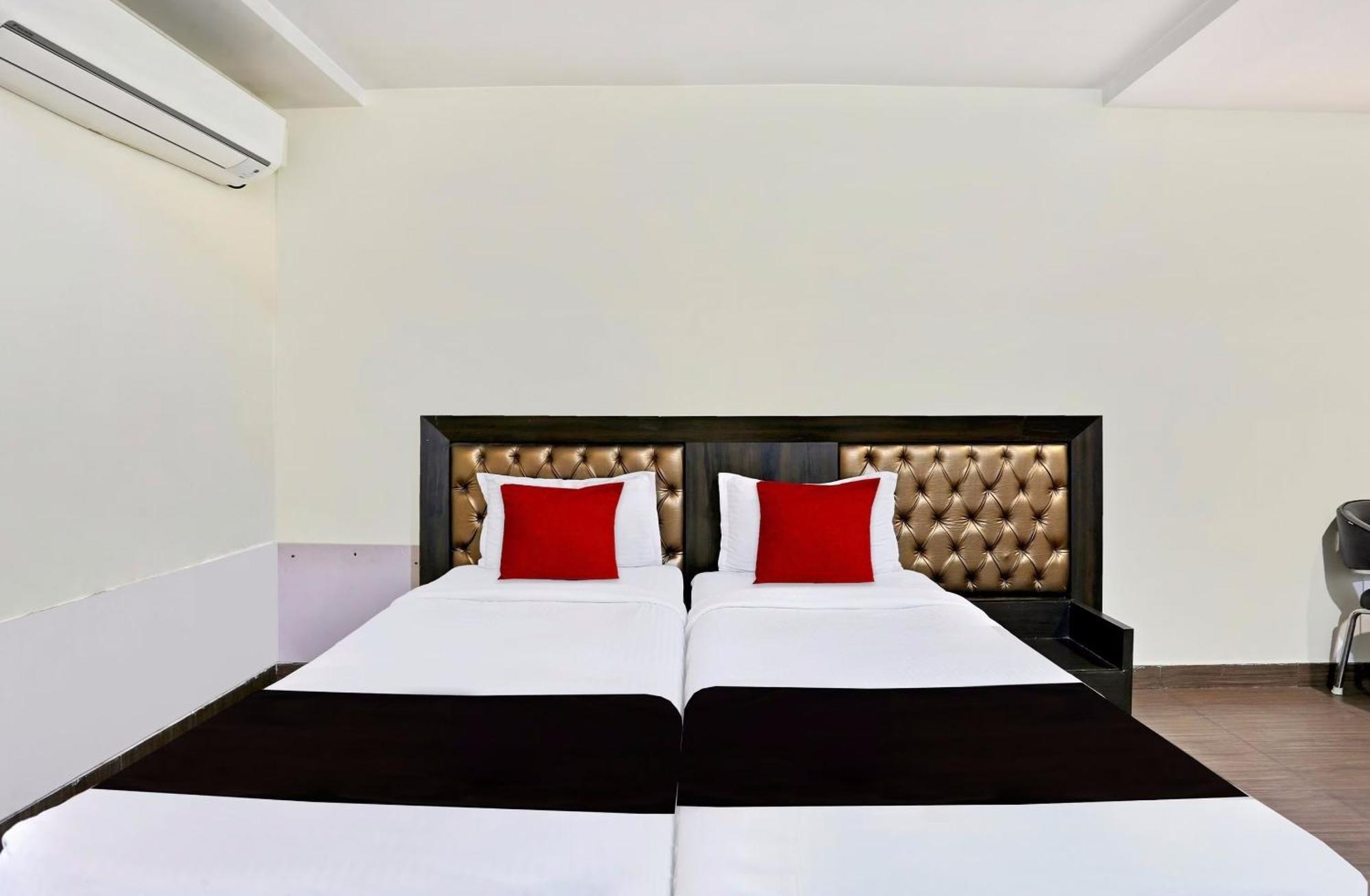 Townhouse Halcyon Deccan Inn Near Shilparamam Kondapur  Luaran gambar