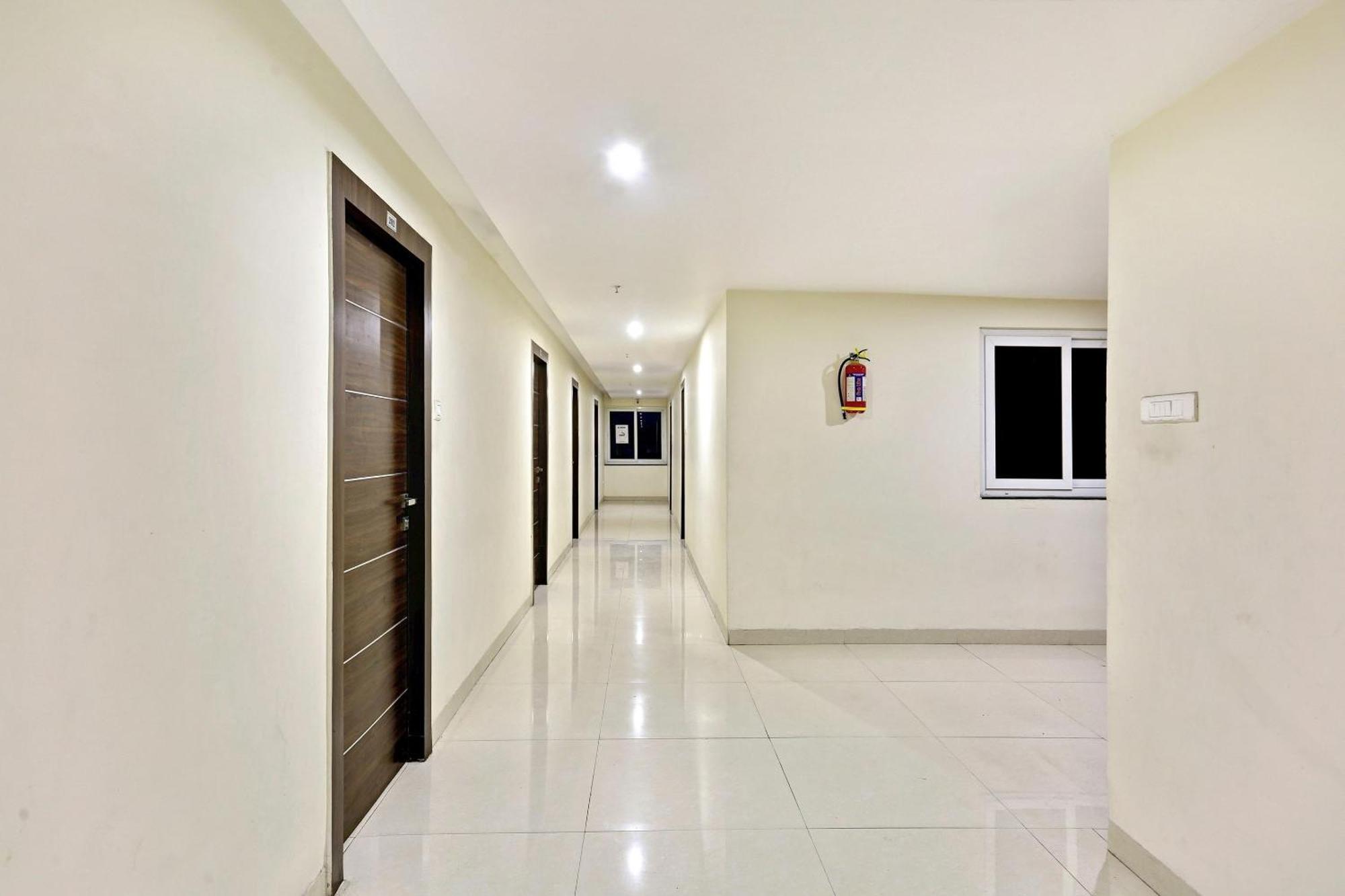 Townhouse Halcyon Deccan Inn Near Shilparamam Kondapur  Luaran gambar
