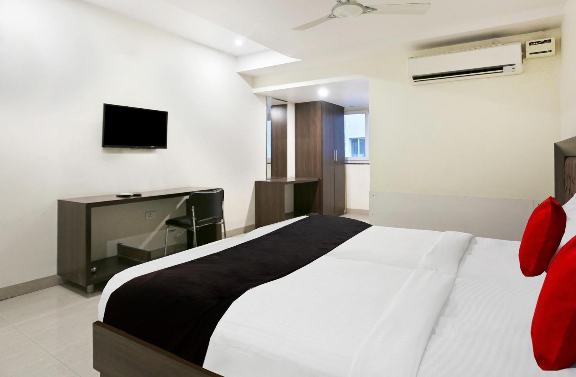 Townhouse Halcyon Deccan Inn Near Shilparamam Kondapur  Luaran gambar