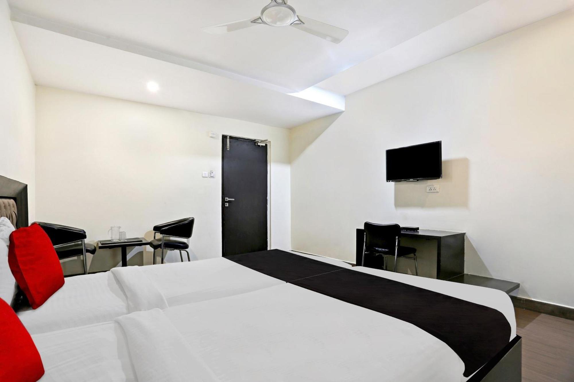 Townhouse Halcyon Deccan Inn Near Shilparamam Kondapur  Luaran gambar