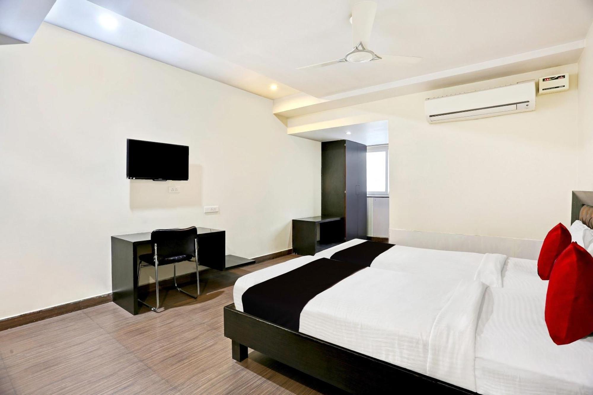 Townhouse Halcyon Deccan Inn Near Shilparamam Kondapur  Luaran gambar