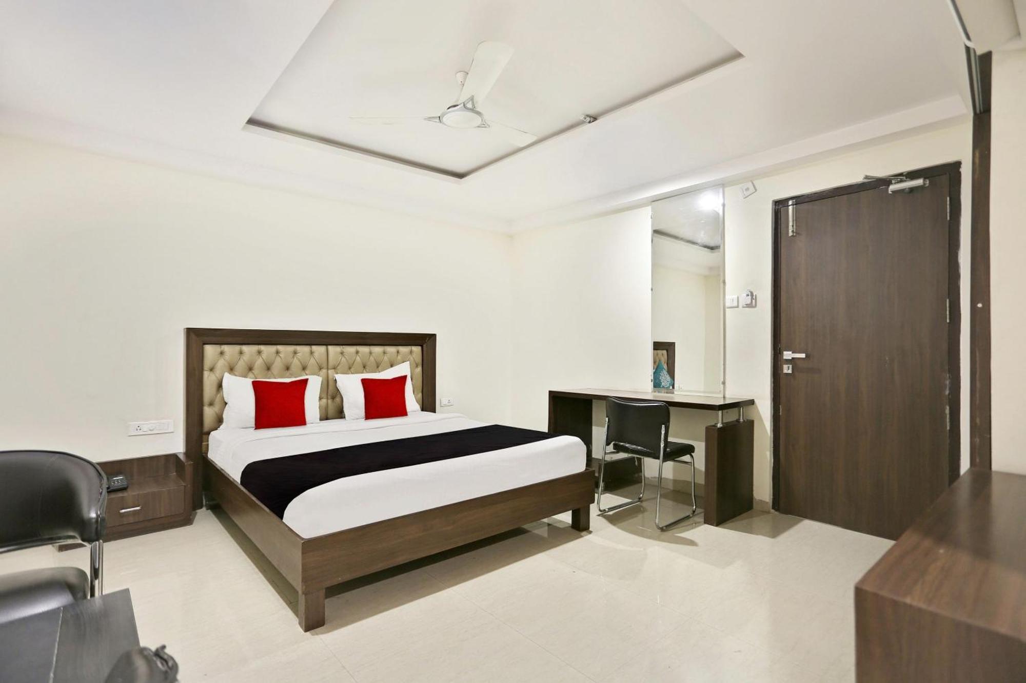 Townhouse Halcyon Deccan Inn Near Shilparamam Kondapur  Luaran gambar